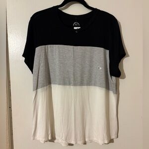 Chic Black and White Striped Women's Tee